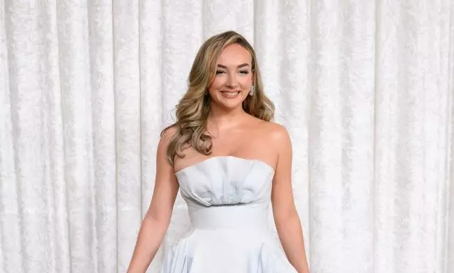 Isabelle Smith wins Best Newcomer at The British Soap Awards