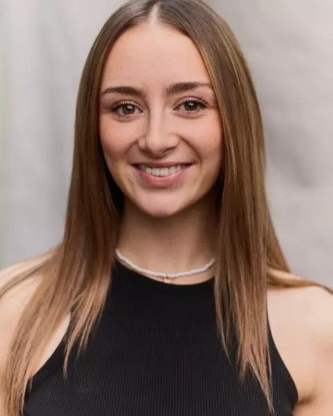 Julia Carlile headshot