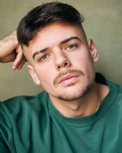 Raphael Santiago headshot